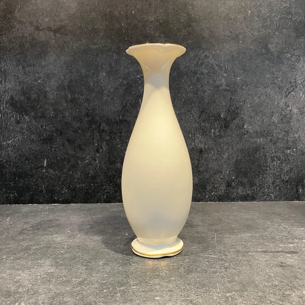 Vtg Royal Doulton Fine Bone China Bud Vase Scalloped Edge Gilded Accents